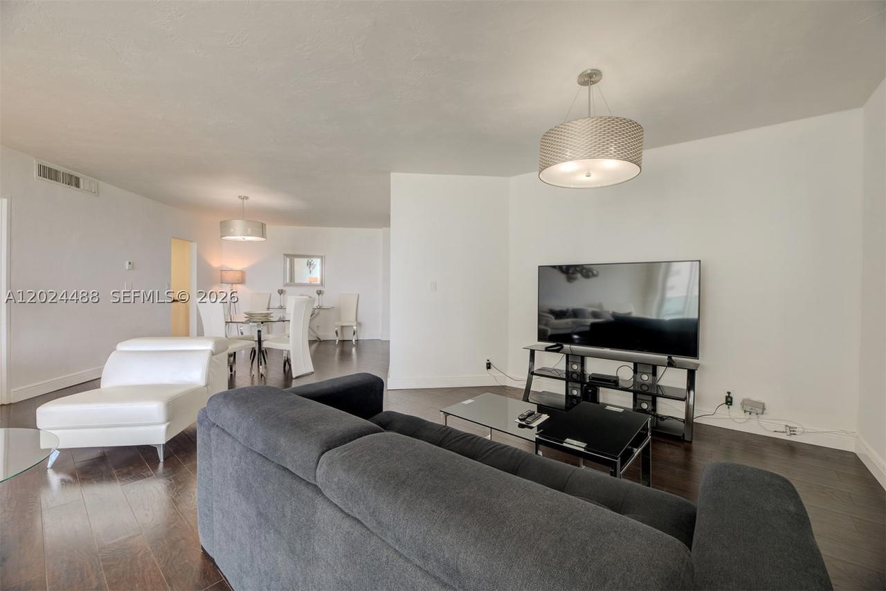 Real estate property located at 3801 Ocean Drive #5L, Broward, Tides On Hollywood Beach, Hollywood, FL