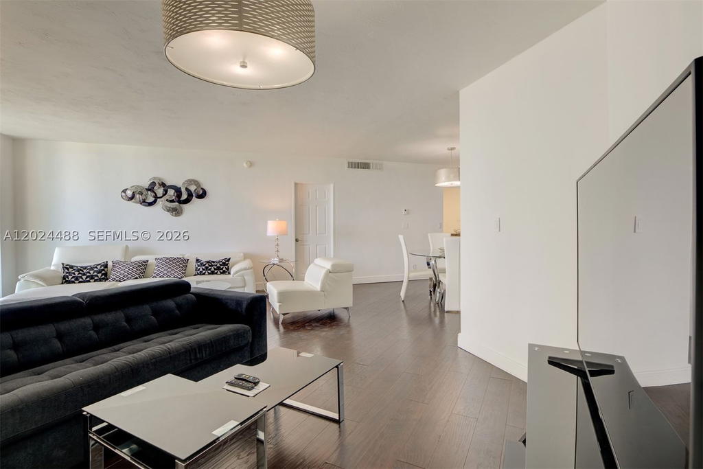 Real estate property located at 3801 Ocean Drive #5L, Broward, Tides On Hollywood Beach, Hollywood, FL