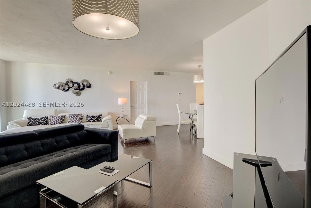 Real estate property located at 3801 Ocean Drive #5L, Broward, Tides On Hollywood Beach, Hollywood, FL
