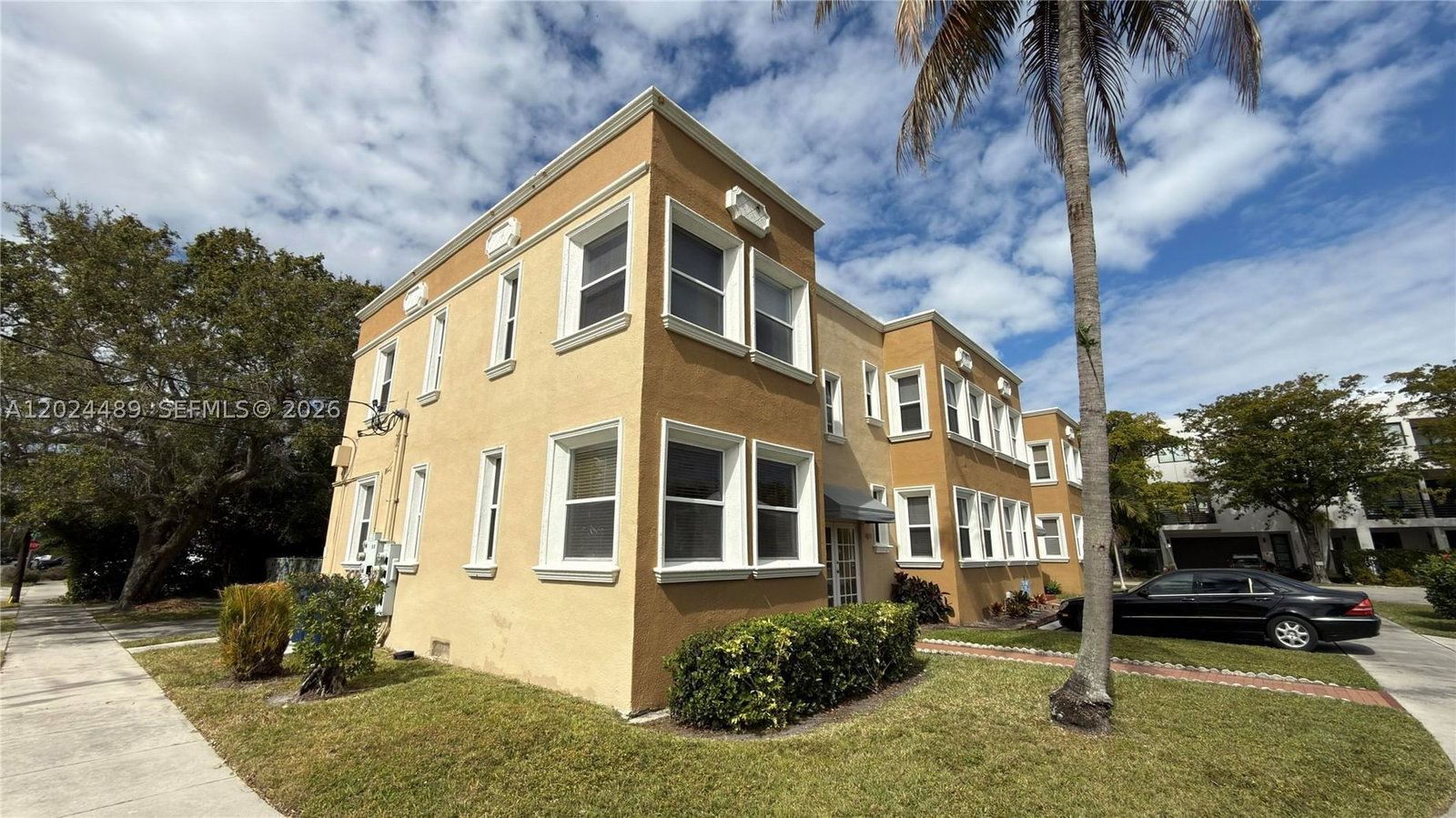 Real estate property located at 401 16th Ave #2, Broward, The Victorian Condo, Fort Lauderdale, FL