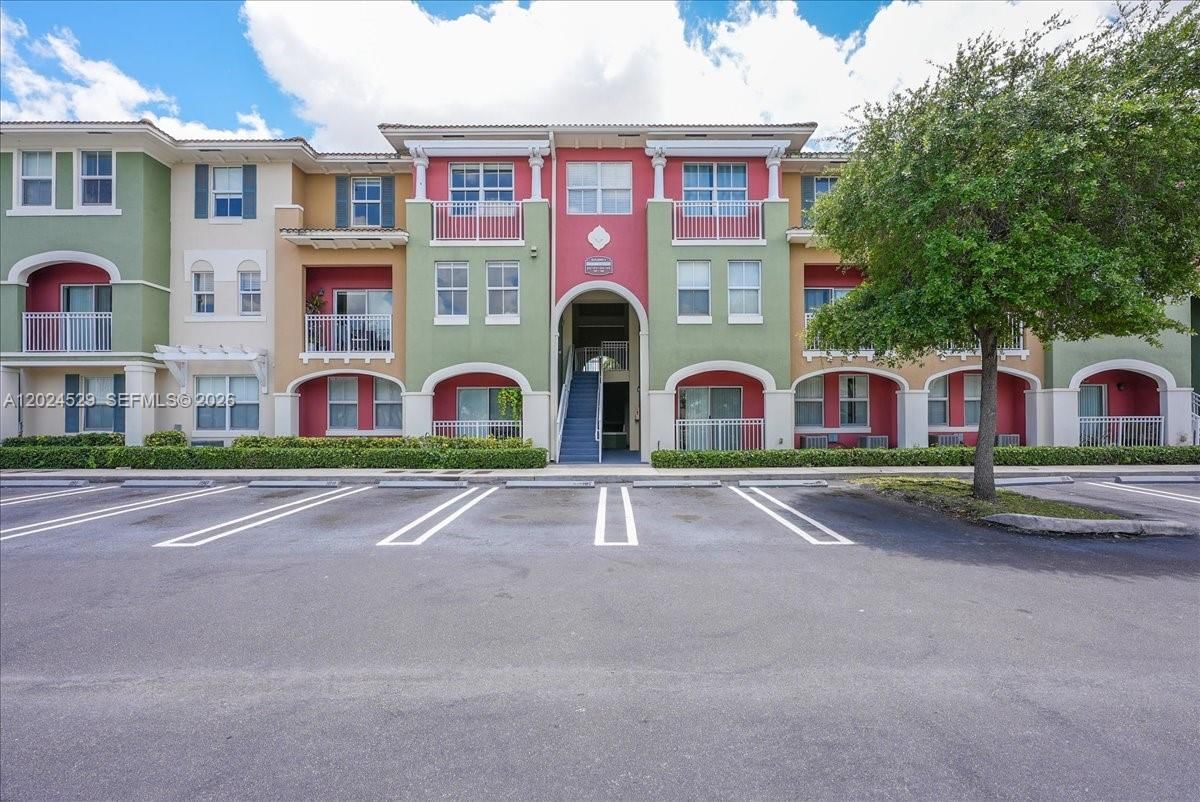 Real estate property located at 11102 83rd St #108, Miami-dade, Promenade Shores At Doral, Doral, FL