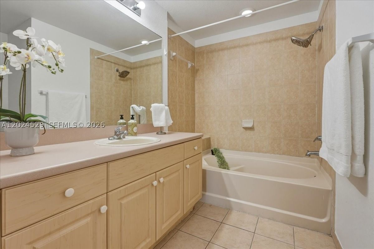 Real estate property located at 11102 83rd St #108, Miami-dade, Promenade Shores At Doral, Doral, FL