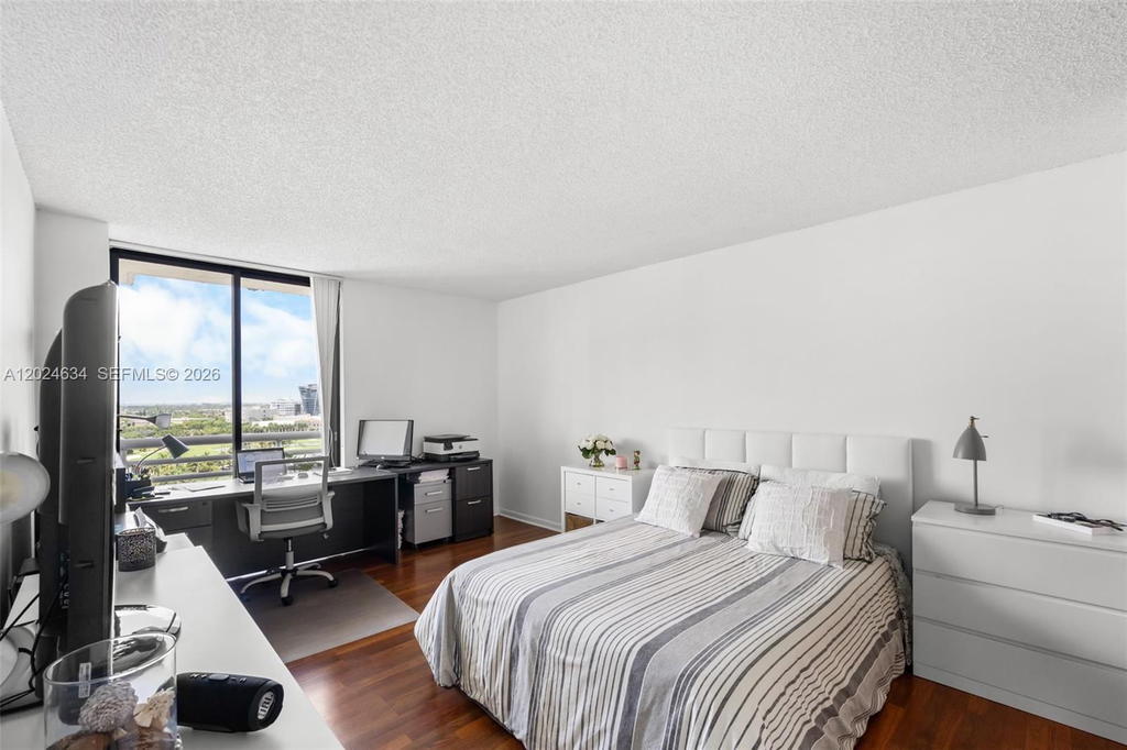 Real estate property located at 3300 192nd St #1601, Miami-dade, Parc Central Aventura Eas, Aventura, FL