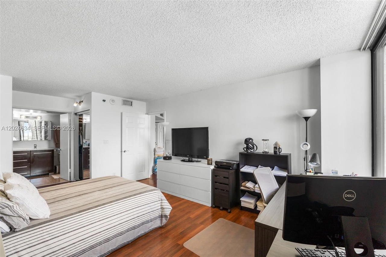 Real estate property located at 3300 192nd St #1601, Miami-dade, Parc Central Aventura Eas, Aventura, FL