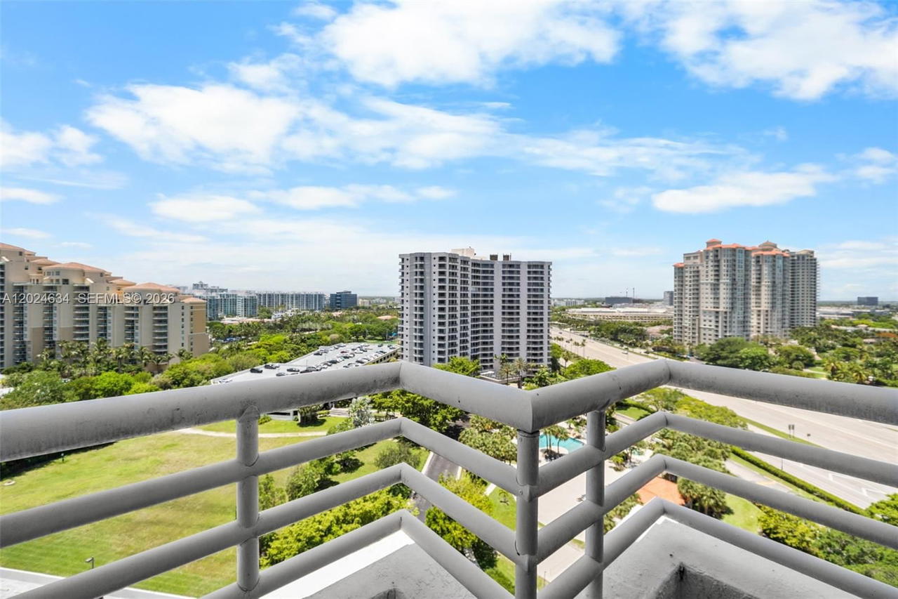 Real estate property located at 3300 192nd St #1601, Miami-dade, Parc Central Aventura Eas, Aventura, FL