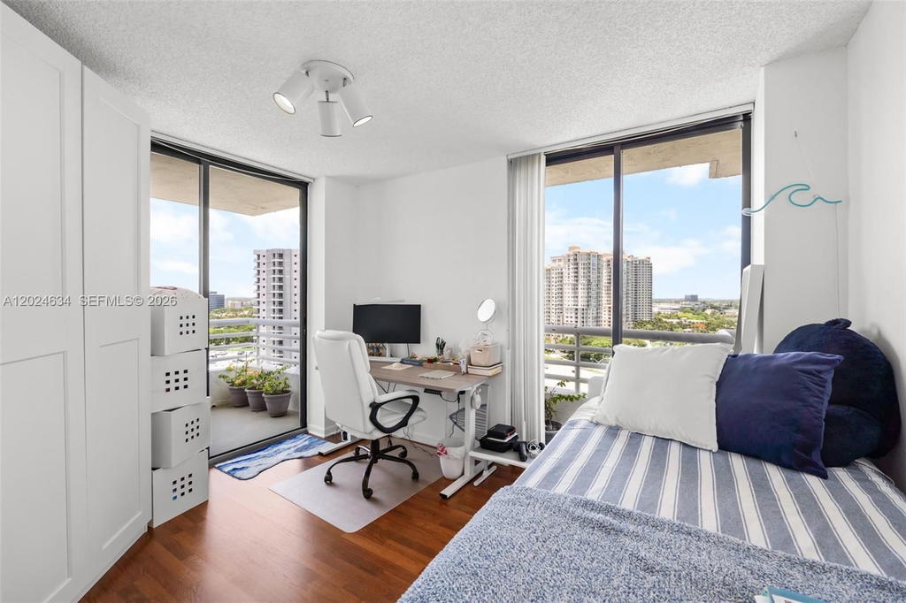 Real estate property located at 3300 192nd St #1601, Miami-dade, Parc Central Aventura Eas, Aventura, FL