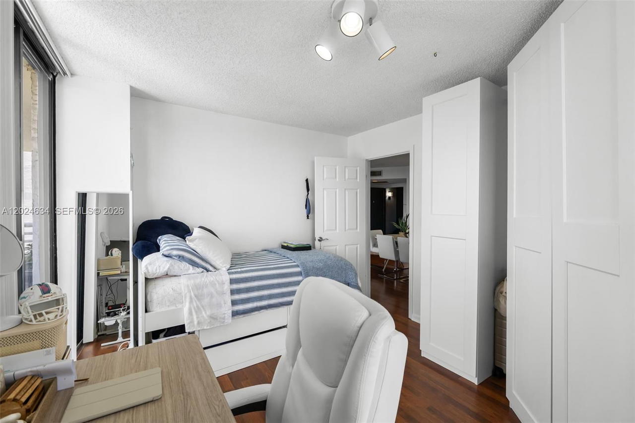 Real estate property located at 3300 192nd St #1601, Miami-dade, Parc Central Aventura Eas, Aventura, FL