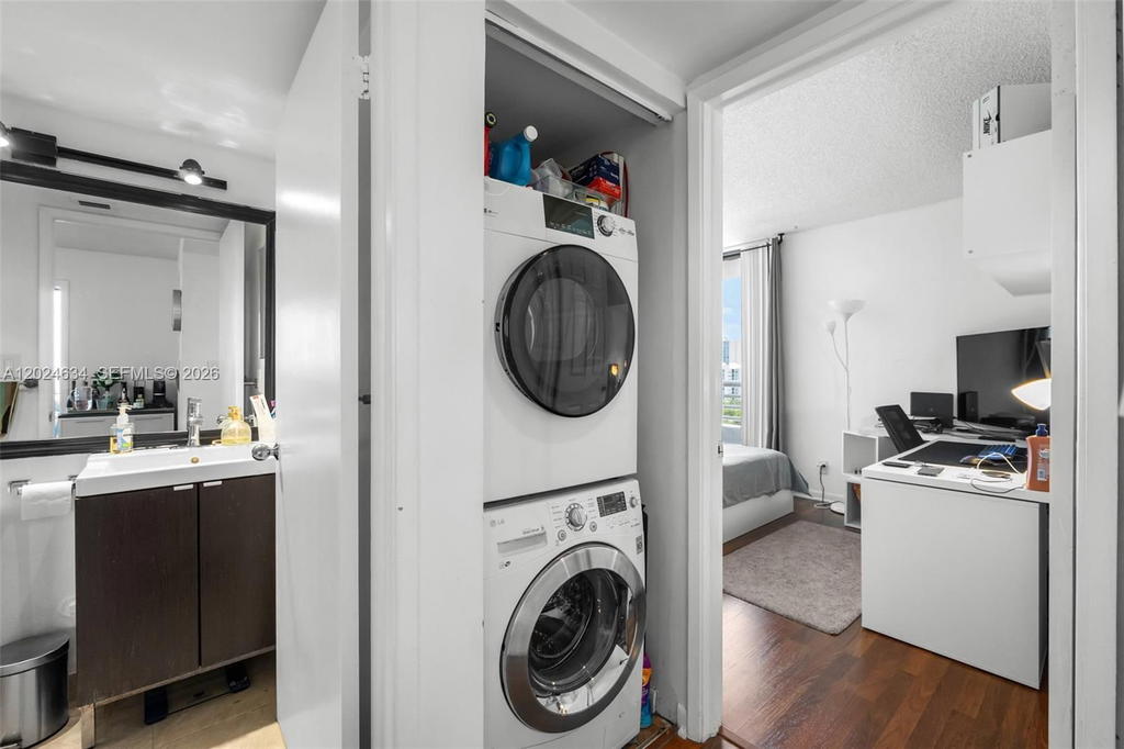 Real estate property located at 3300 192nd St #1601, Miami-dade, Parc Central Aventura Eas, Aventura, FL