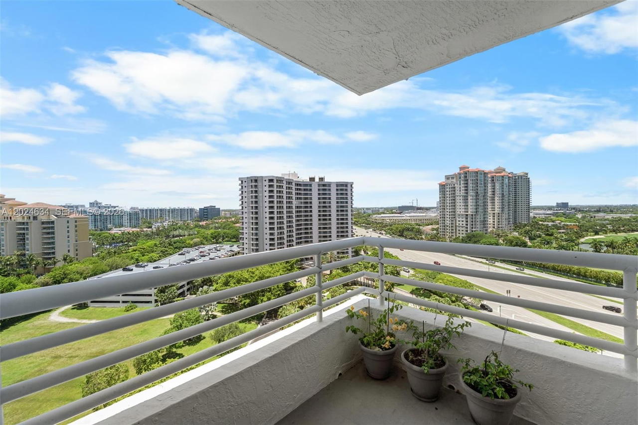 Real estate property located at 3300 192nd St #1601, Miami-dade, Parc Central Aventura Eas, Aventura, FL