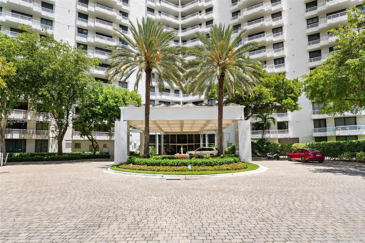 Real estate property located at 3300 192nd St #1601, Miami-dade, Parc Central Aventura Eas, Aventura, FL