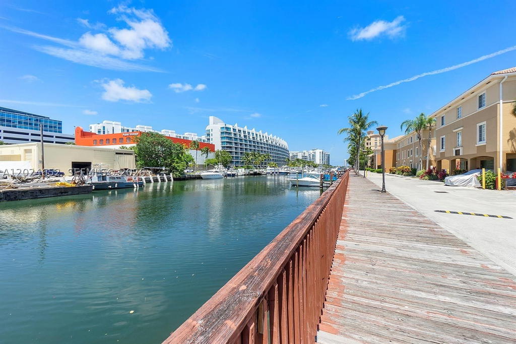 Real estate property located at 2861 185th St #302TENANT, Miami-dade, Aventi At Aventura, Aventura, FL