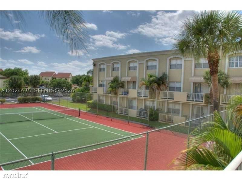 Real estate property located at 18111 68th Ave F203, Miami-dade, Venetian Gardens At Count, Hialeah, FL