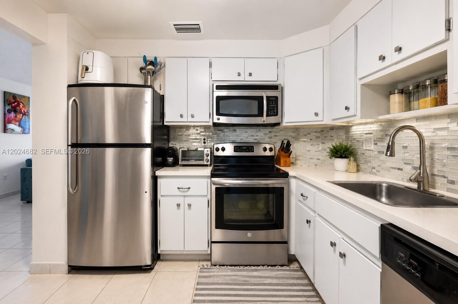Real estate property located at 300 Bayview Dr #807, Miami-dade, Arlen House Condo, Sunny Isles Beach, FL