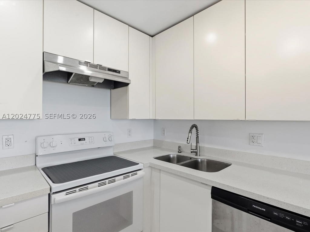Real estate property located at 1817 Ocean Dr #918, Broward, Imperial Towers Condo, Hallandale Beach, FL
