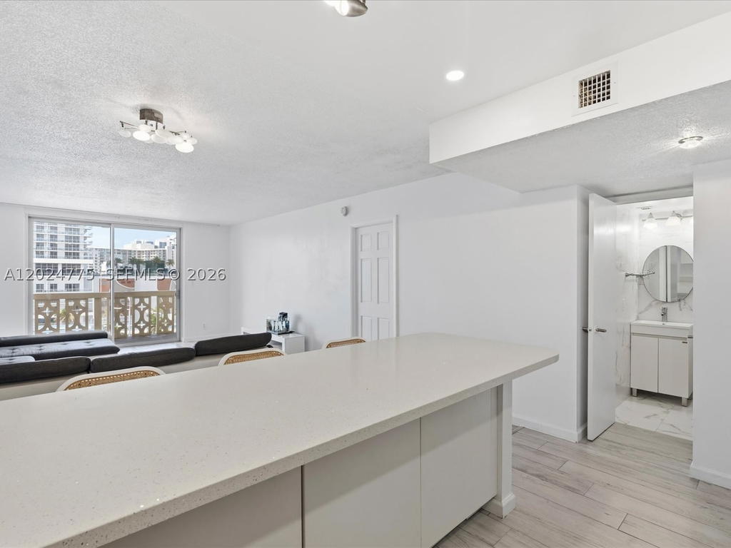 Real estate property located at 1817 Ocean Dr #918, Broward, Imperial Towers Condo, Hallandale Beach, FL