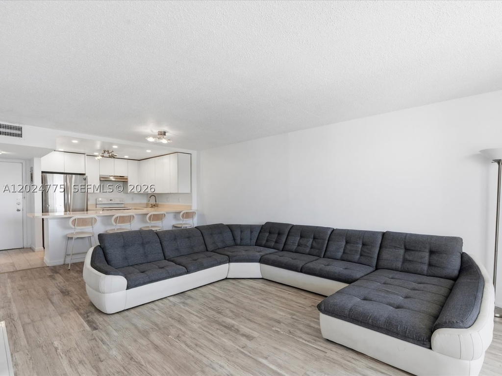 Real estate property located at 1817 Ocean Dr #918, Broward, Imperial Towers Condo, Hallandale Beach, FL