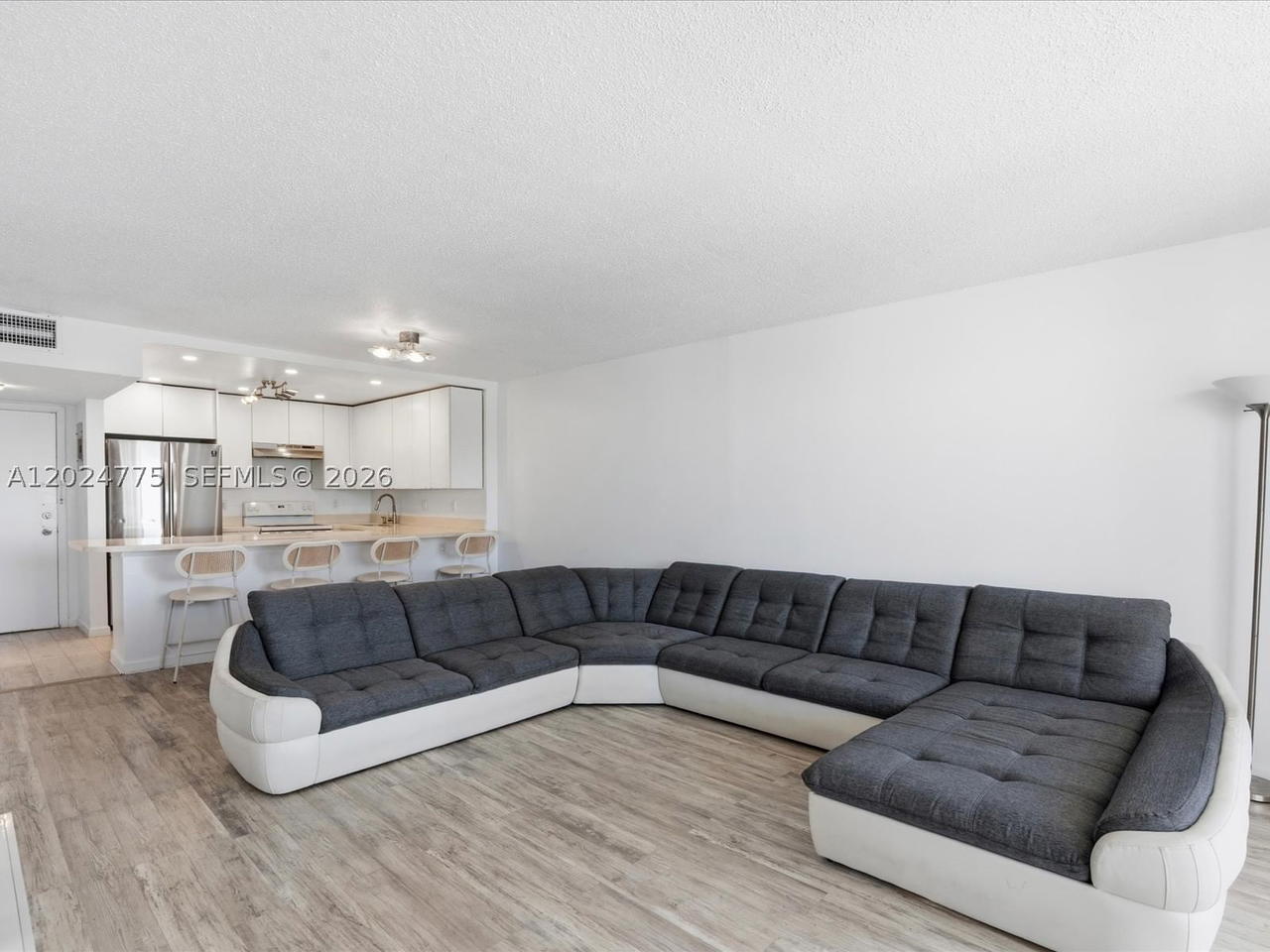 Real estate property located at 1817 Ocean Dr #918, Broward, Imperial Towers Condo, Hallandale Beach, FL