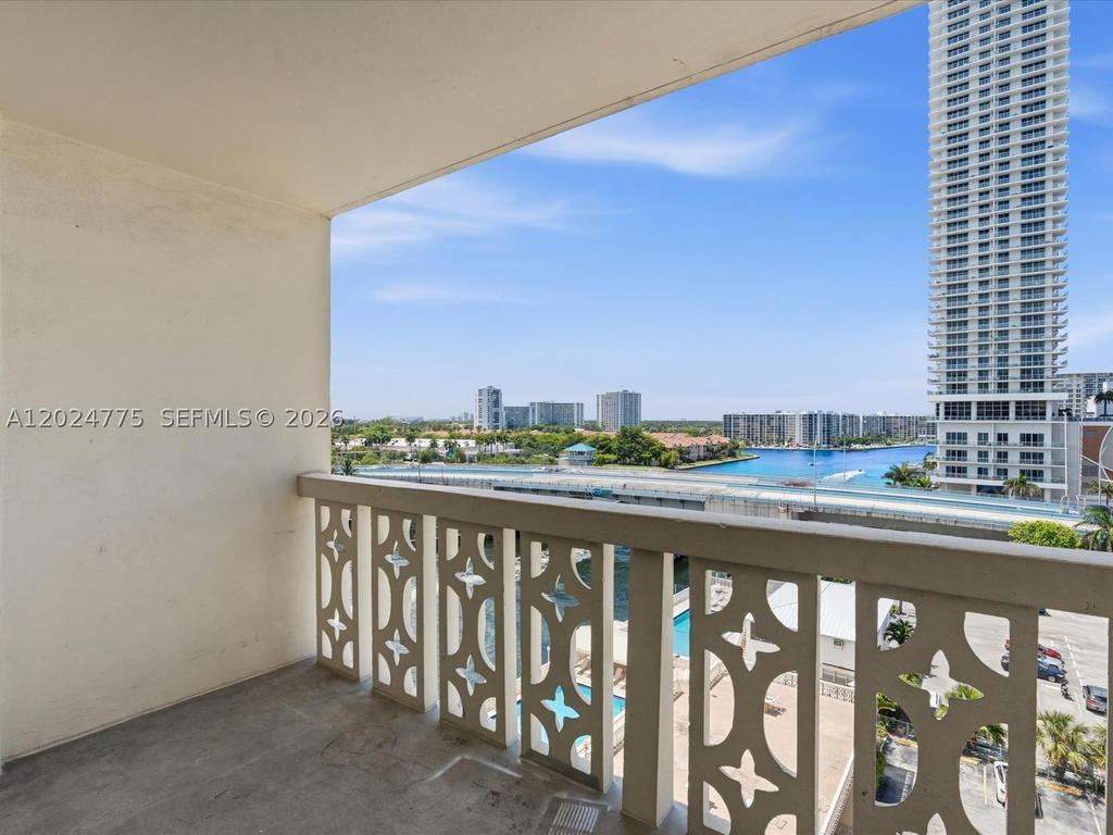 Real estate property located at 1817 Ocean Dr #918, Broward, Imperial Towers Condo, Hallandale Beach, FL