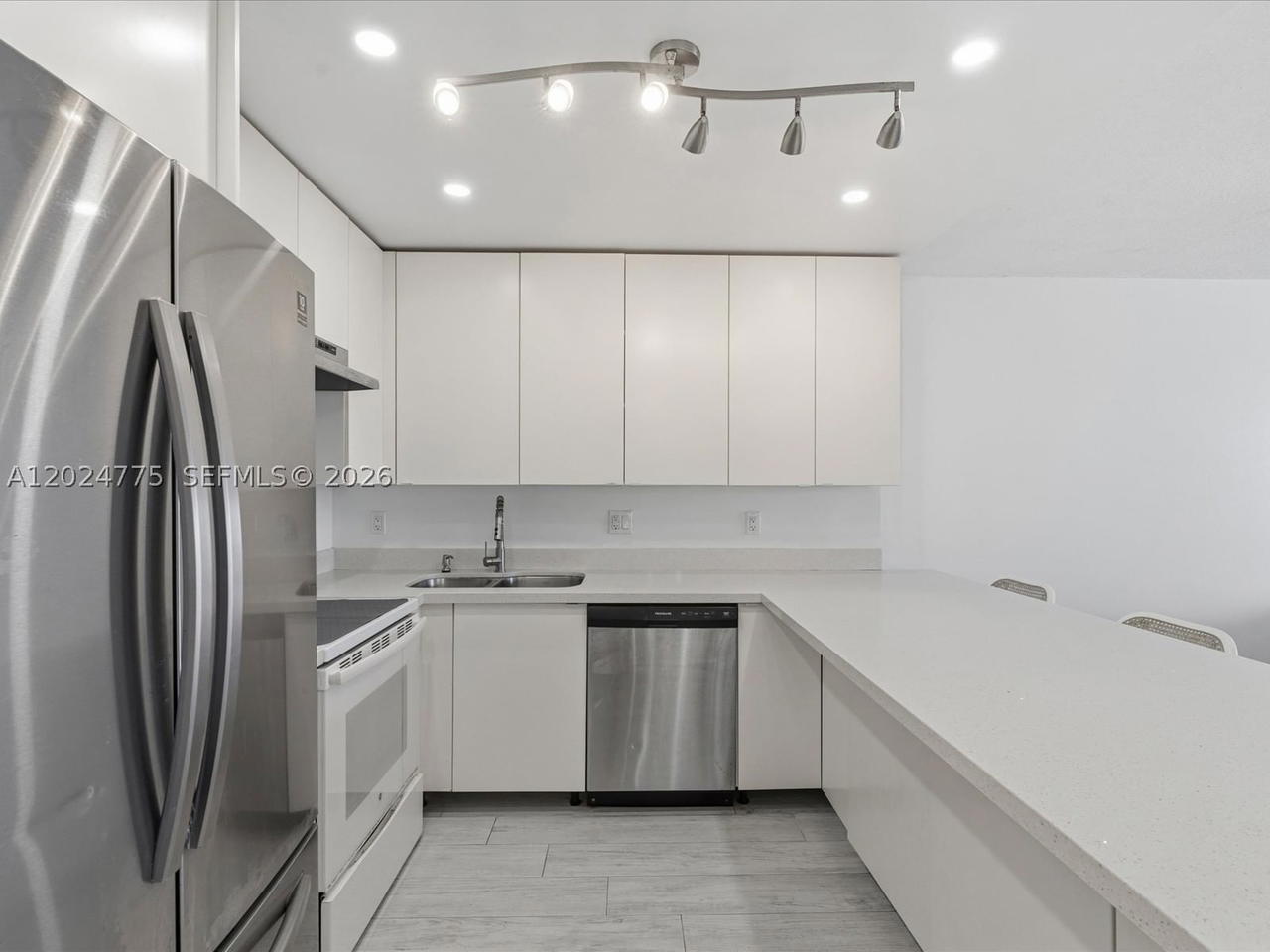 Real estate property located at 1817 Ocean Dr #918, Broward, Imperial Towers Condo, Hallandale Beach, FL