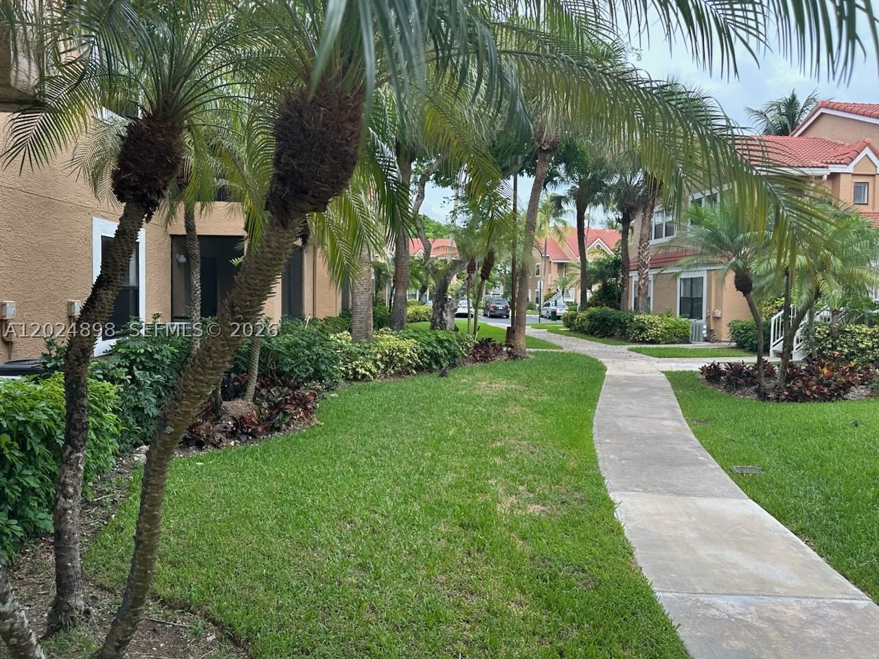 Real estate property located at 15560 104th Ter #614, Miami-dade, Biscayne Beach Club Condo, Miami, FL