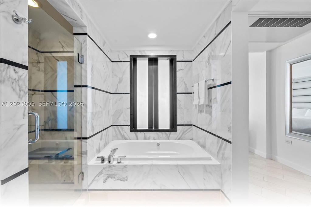 Real estate property located at 4391 Collins Ave #1001, Miami-dade, Fontainebleau Iii Ocean C, Miami Beach, FL