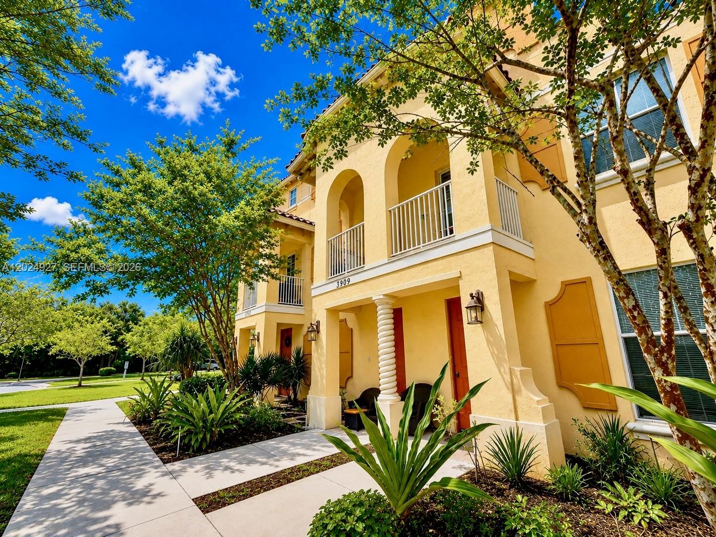 Real estate property located at 3909 White Peacock Ln, Broward, Foxford Trails, Coconut Creek, FL