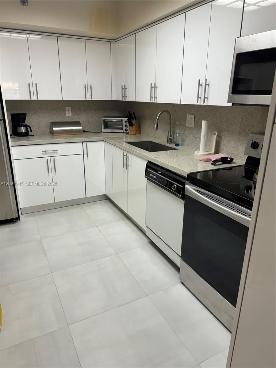 Real estate property located at 3600 Mystic Pointe Dr #208, Miami-dade, Mystic Pointe Condo No On, Aventura, FL
