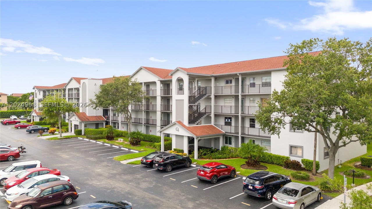 Real estate property located at 1400 124th Ter #109Q, Broward, Cambridge At Century Vill, Pembroke Pines, FL