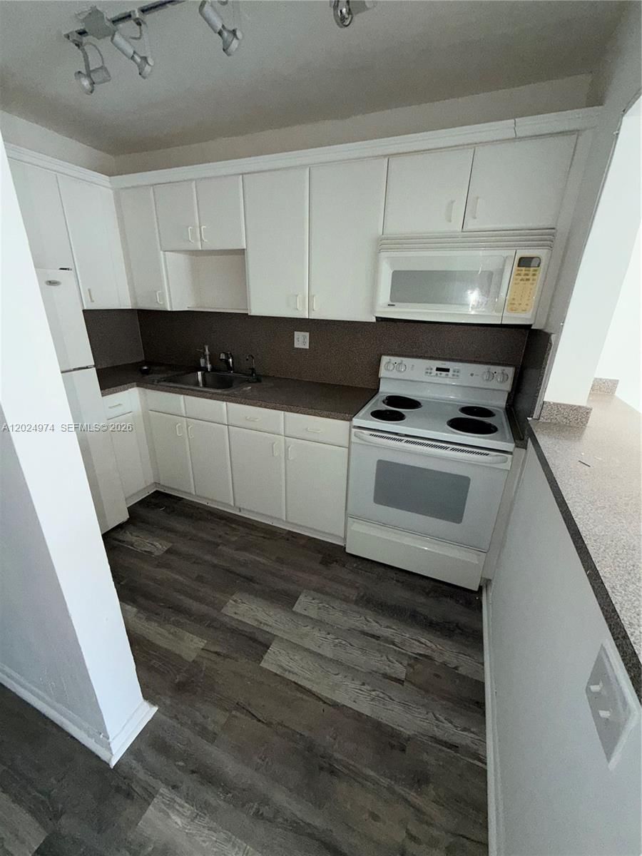 Real estate property located at 1470 125th Ter #605, Miami-dade, Three Horizons North Cond, North Miami, FL