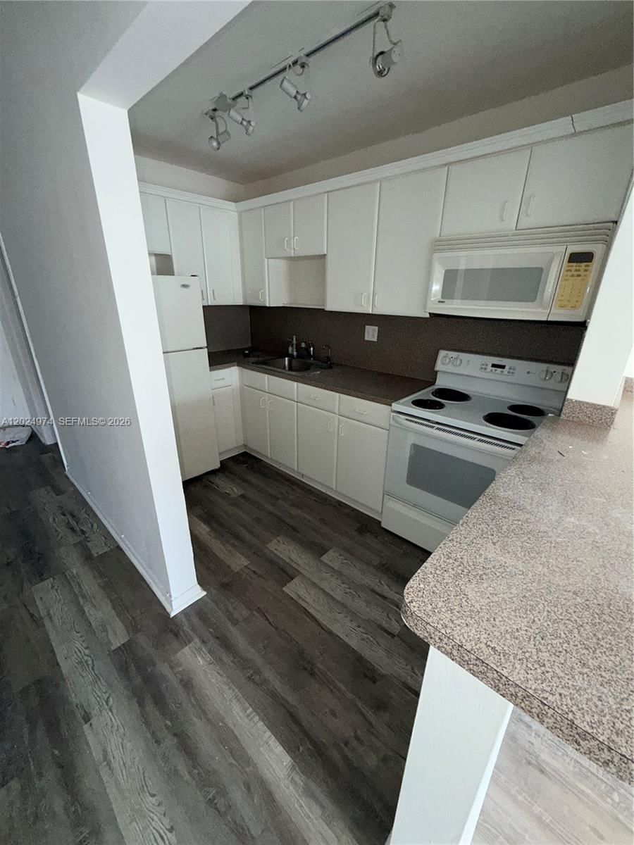 Real estate property located at 1470 125th Ter #605, Miami-dade, Three Horizons North Cond, North Miami, FL