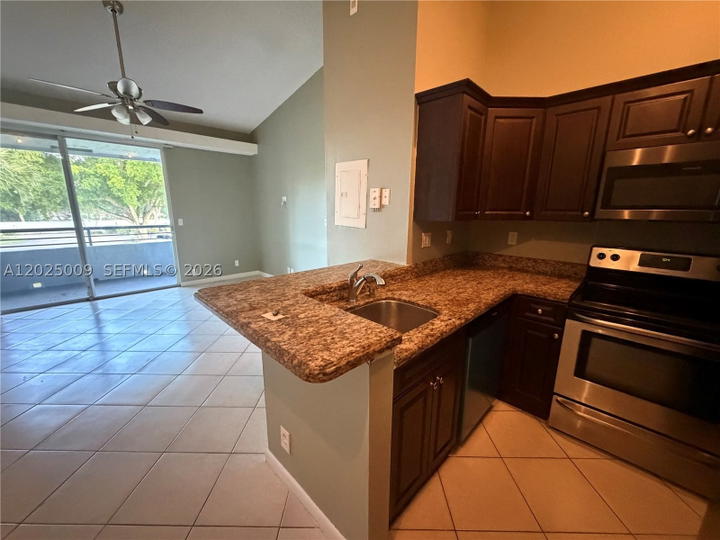 Real estate property located at 951 Lyons Rd #6206, Broward, Coco Parc Condo, Coconut Creek, FL