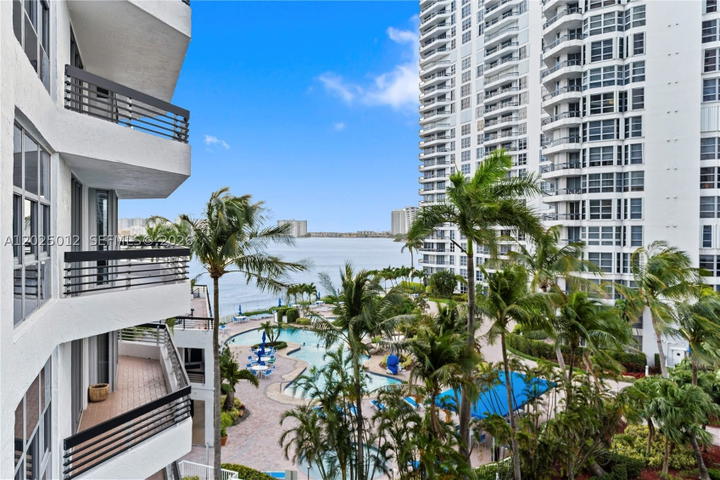 Real estate property located at 19195 36th Ct #502, Miami-dade, Mystic Pointe Condo No Tw, Aventura, FL