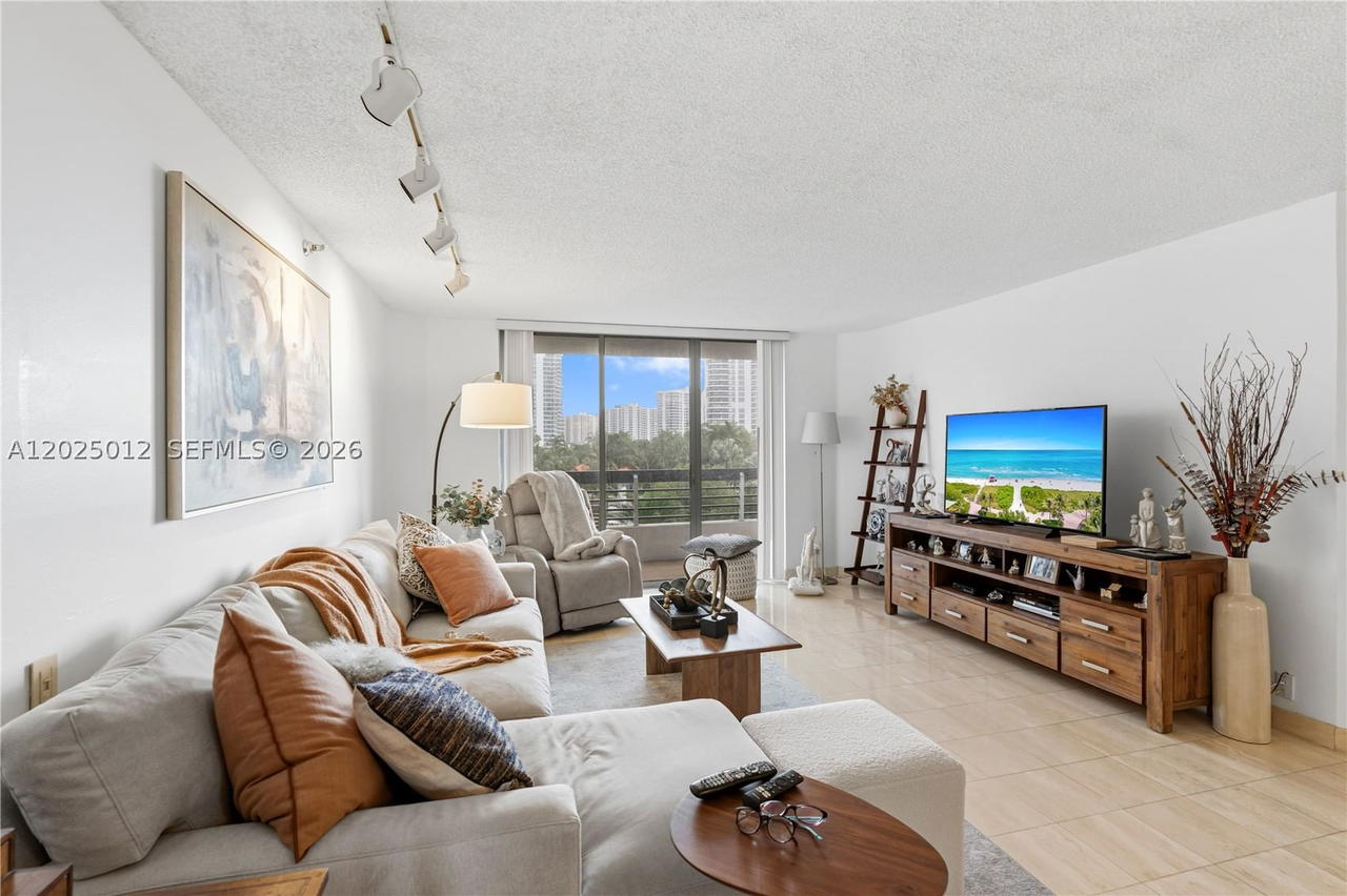 Real estate property located at 19195 36th Ct #502, Miami-dade, Mystic Pointe Condo No Tw, Aventura, FL
