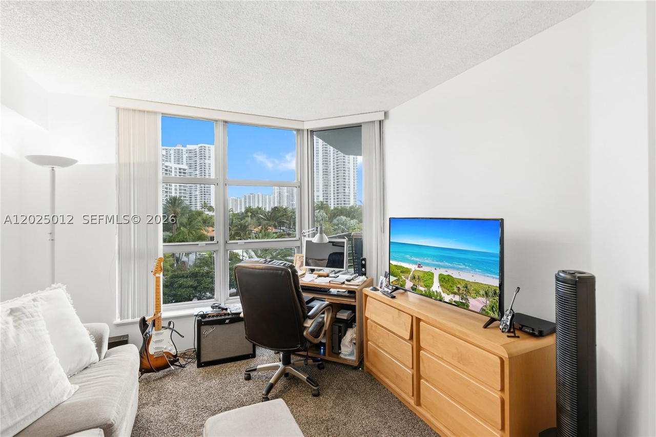 Real estate property located at 19195 36th Ct #502, Miami-dade, Mystic Pointe Condo No Tw, Aventura, FL