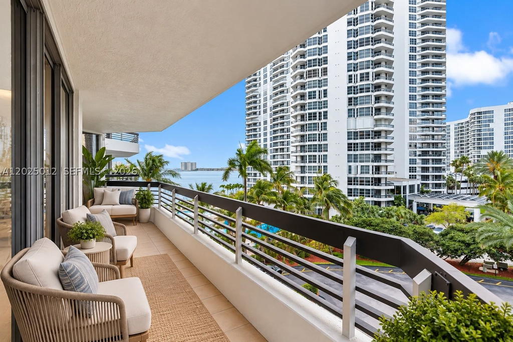 Real estate property located at 19195 36th Ct #502, Miami-dade, Mystic Pointe Condo No Tw, Aventura, FL