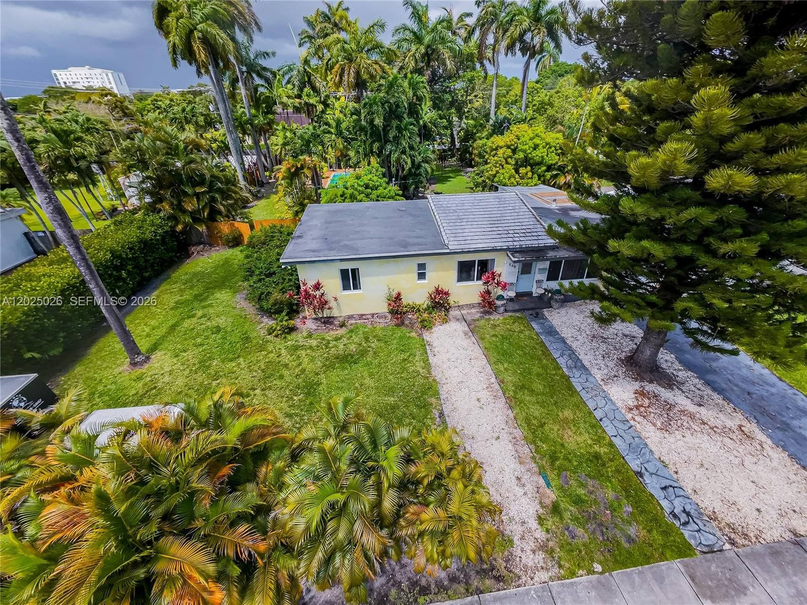 Real estate property located at 548 East Dr, Miami-dade, Country Club Estates Sec, Miami Springs, FL