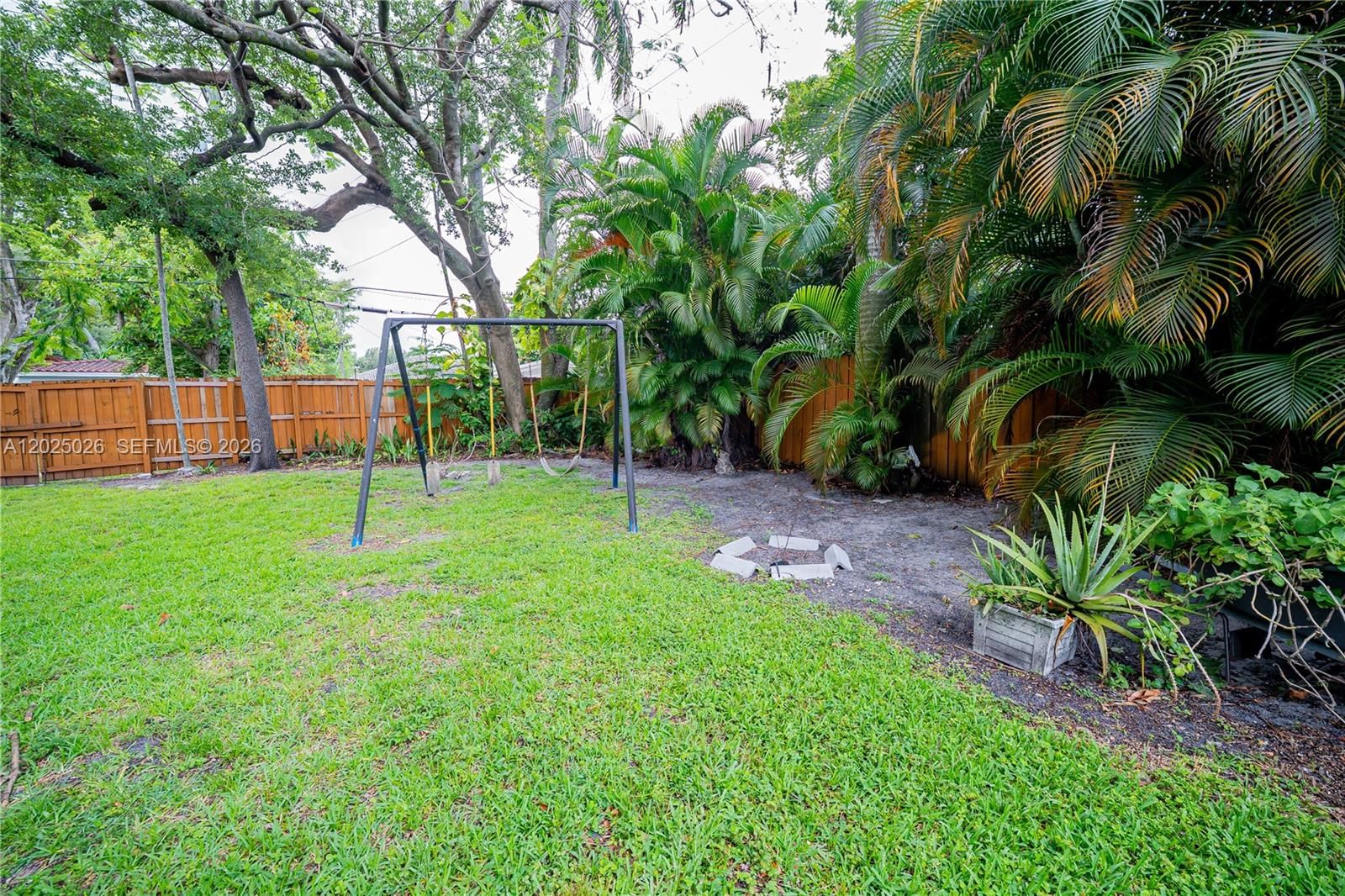 Real estate property located at 548 East Dr, Miami-dade, Country Club Estates Sec, Miami Springs, FL