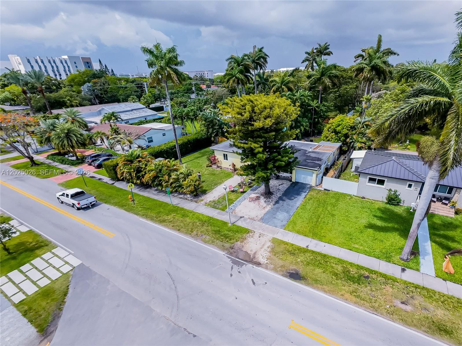 Real estate property located at 548 East Dr, Miami-dade, Country Club Estates Sec, Miami Springs, FL