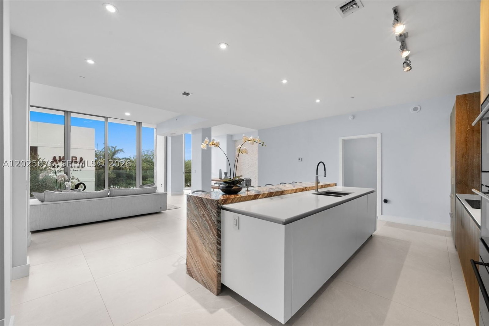 Real estate property located at 650 32nd St BH4, Miami-dade, Paraiso Bay Condo, Miami, FL