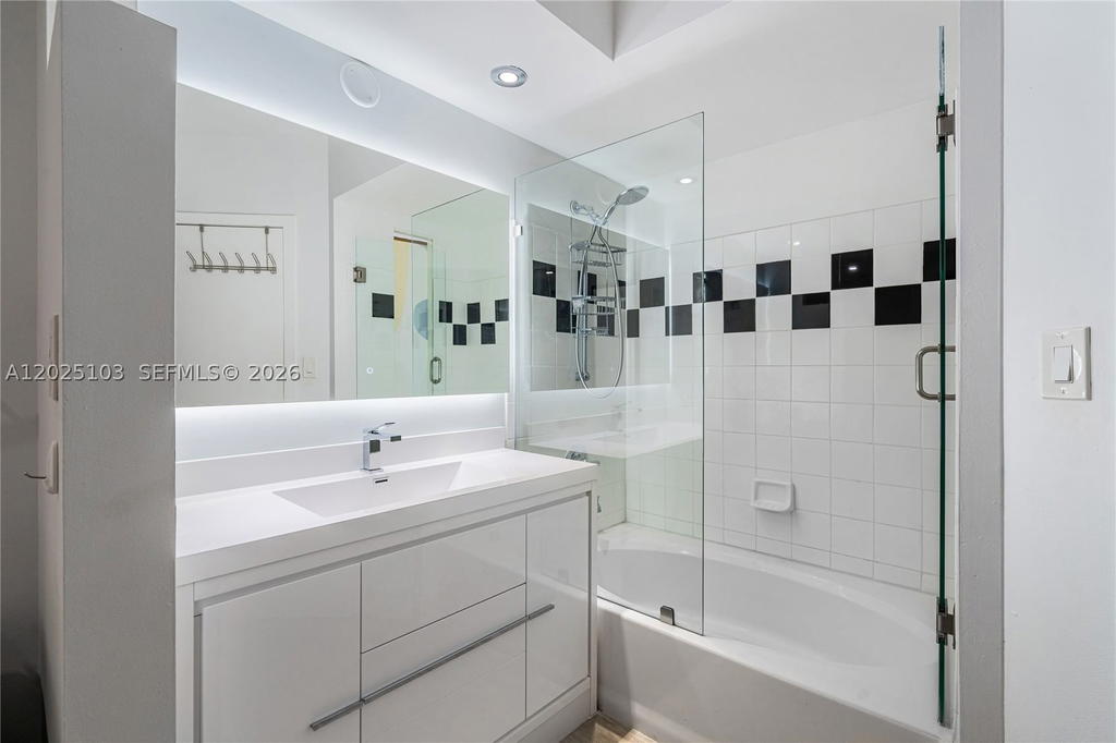 Real estate property located at 1330 West Ave #2107, Miami-dade, The Waverly At South Beac, Miami Beach, FL