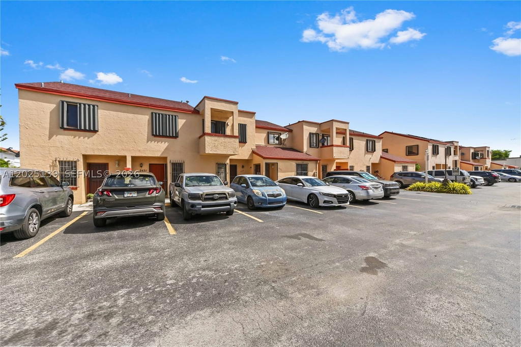 Real estate property located at 2433 52nd Pl #8-1, Miami-dade, Villas Of Westland Condo, Hialeah, FL