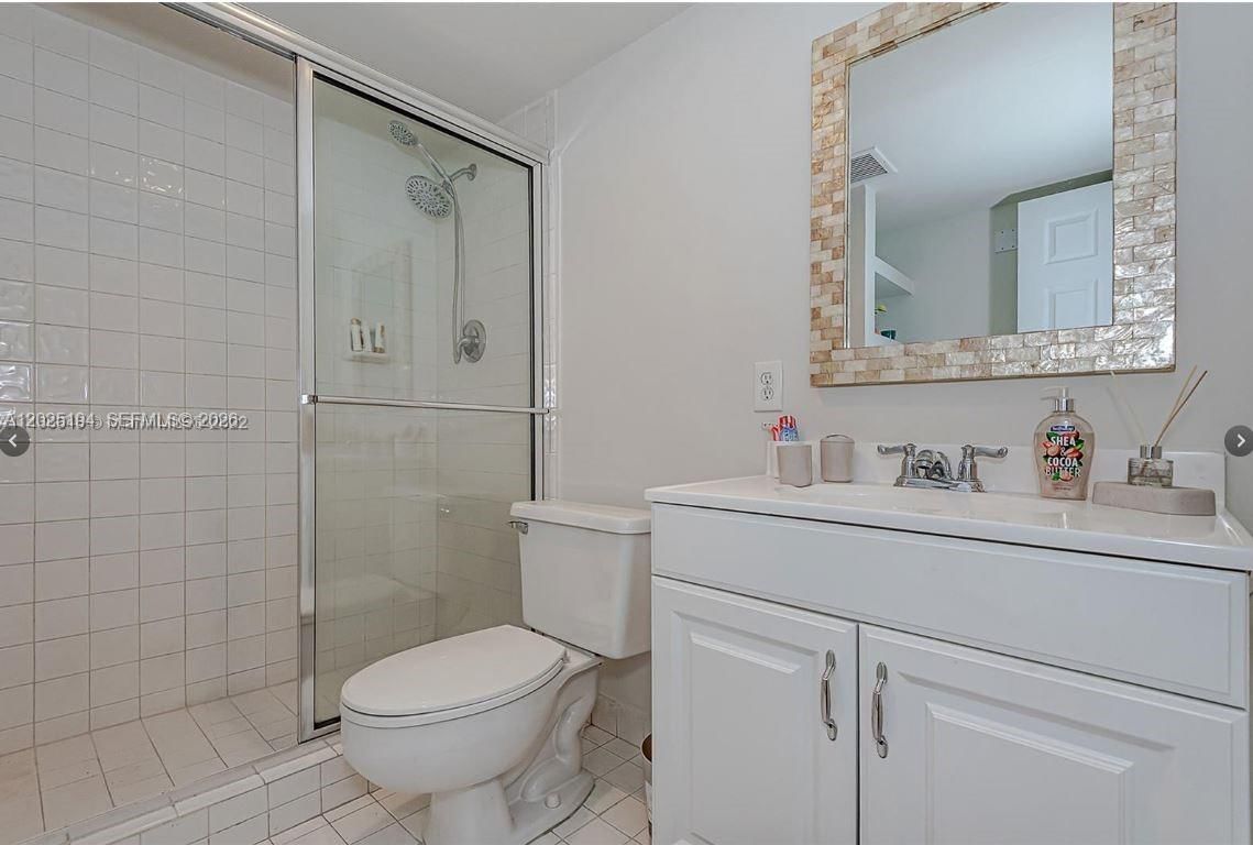 Real estate property located at 4000 Hills Dr #29, Broward, Emerald Hills C C Apts Co, Hollywood, FL