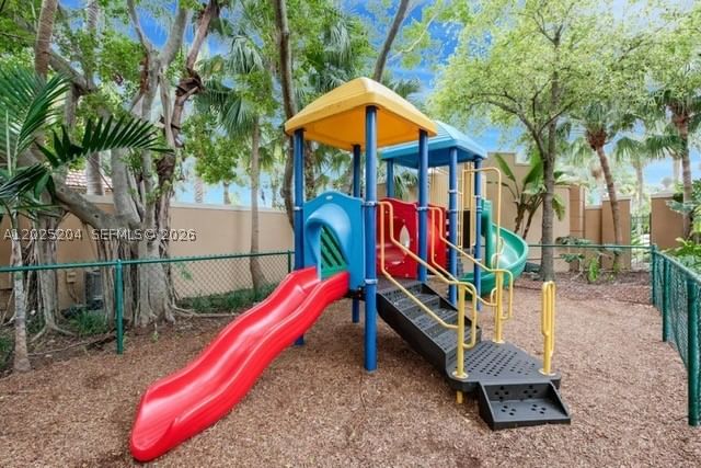 Real estate property located at 19555 Country Club Dr #8408, Miami-dade, The Yacht Club At Aventur, Aventura, FL