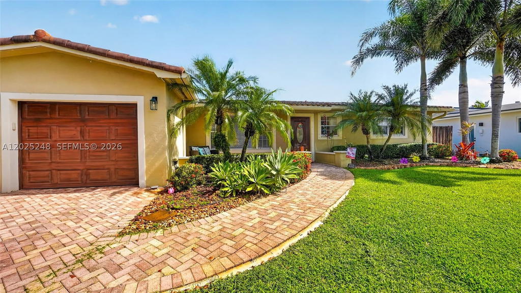 Real estate property located at 10651 19th Pl, Broward, Pembroke Lakes Sec 1, Pembroke Pines, FL
