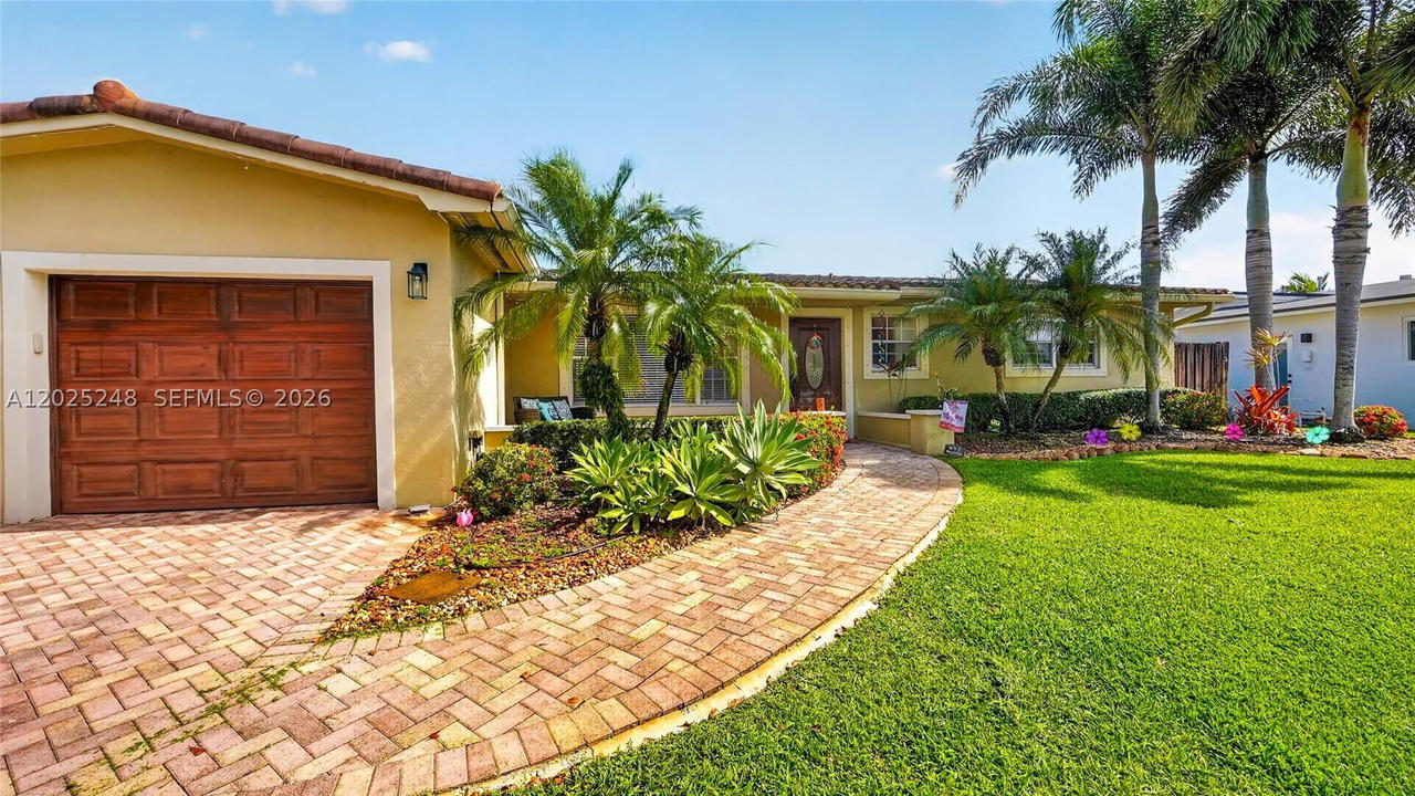 Real estate property located at 10651 19th Pl, Broward, Pembroke Lakes Sec 1, Pembroke Pines, FL
