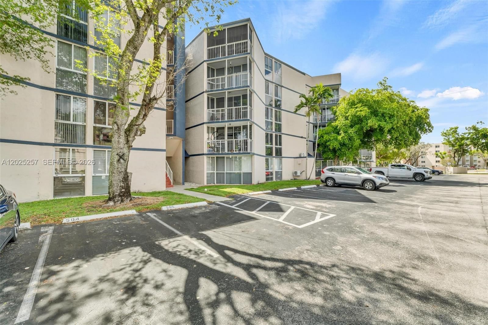 Real estate property located at 6955 186th St F102, Miami-dade, Las Brisas@ Country Club, Hialeah, FL