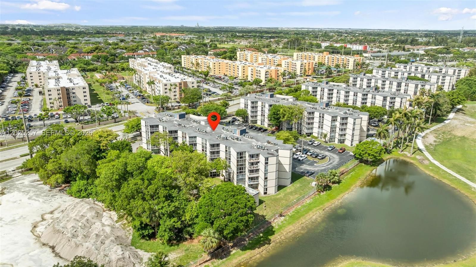 Real estate property located at 6955 186th St F102, Miami-dade, Las Brisas@ Country Club, Hialeah, FL