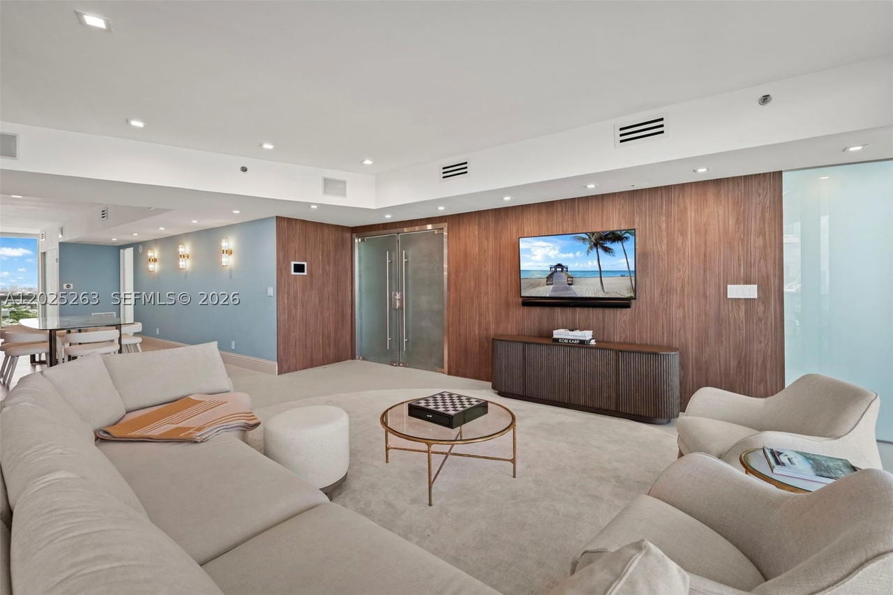 Real estate property located at 1000 Pointe Dr #2803, Miami-dade, Murano At Portofino Condo, Miami Beach, FL