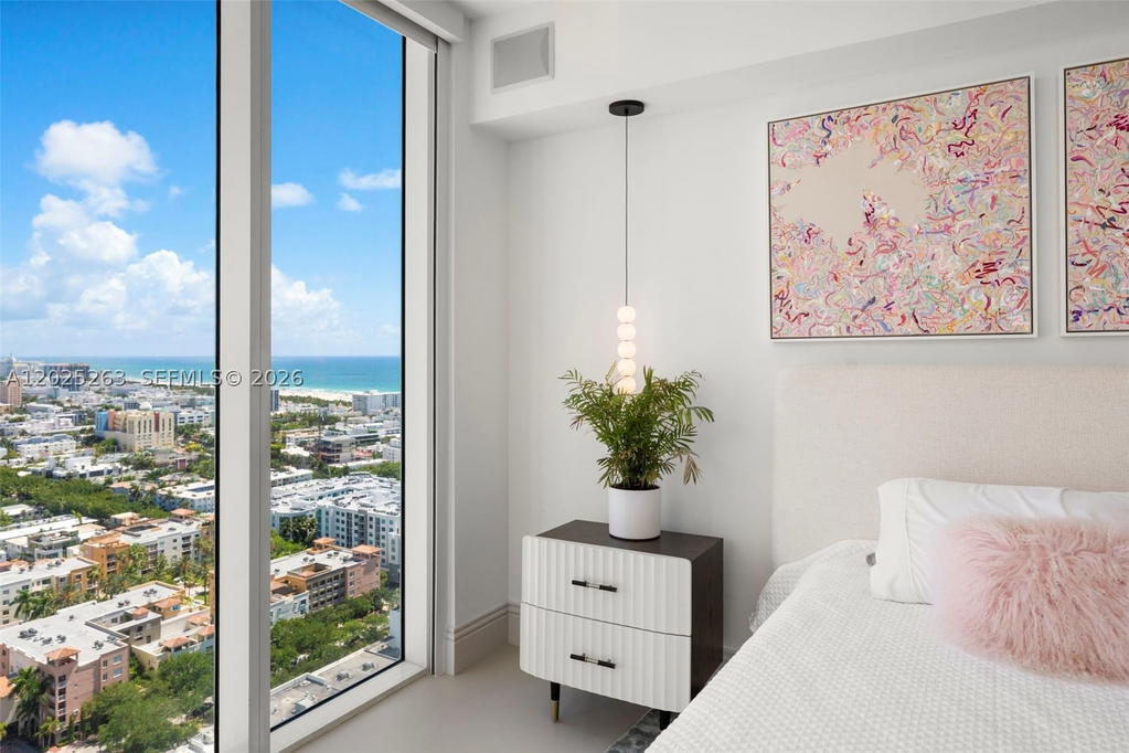 Real estate property located at 1000 Pointe Dr #2803, Miami-dade, Murano At Portofino Condo, Miami Beach, FL