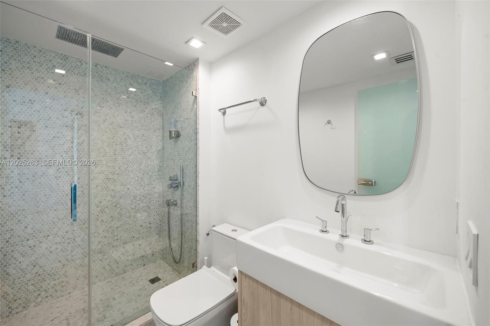 Real estate property located at 1000 Pointe Dr #2803, Miami-dade, Murano At Portofino Condo, Miami Beach, FL